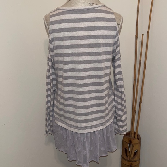 Doe & Rae boutique drop shoulder top size medium - Picture 2 of 4